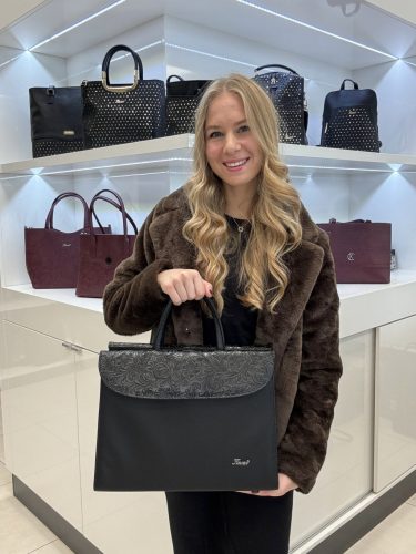 Klotylda 284 fekete virág